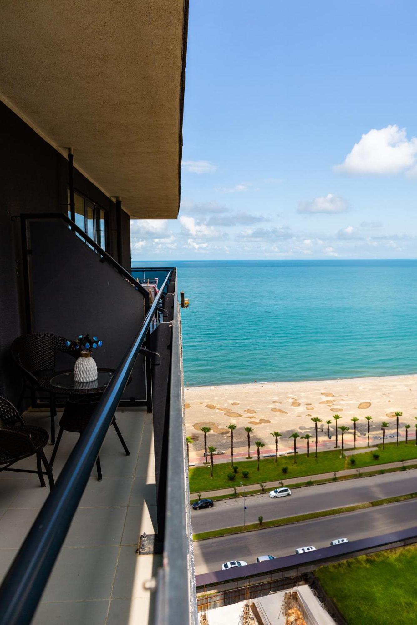 Beach Tower By G-Point Batoumi Extérieur photo